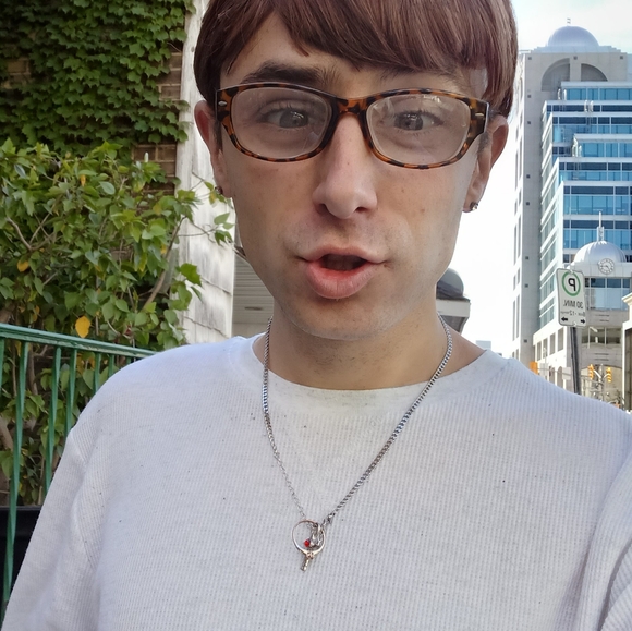 Meet your Posher, Cylis Williams! - Picture 2 of 2